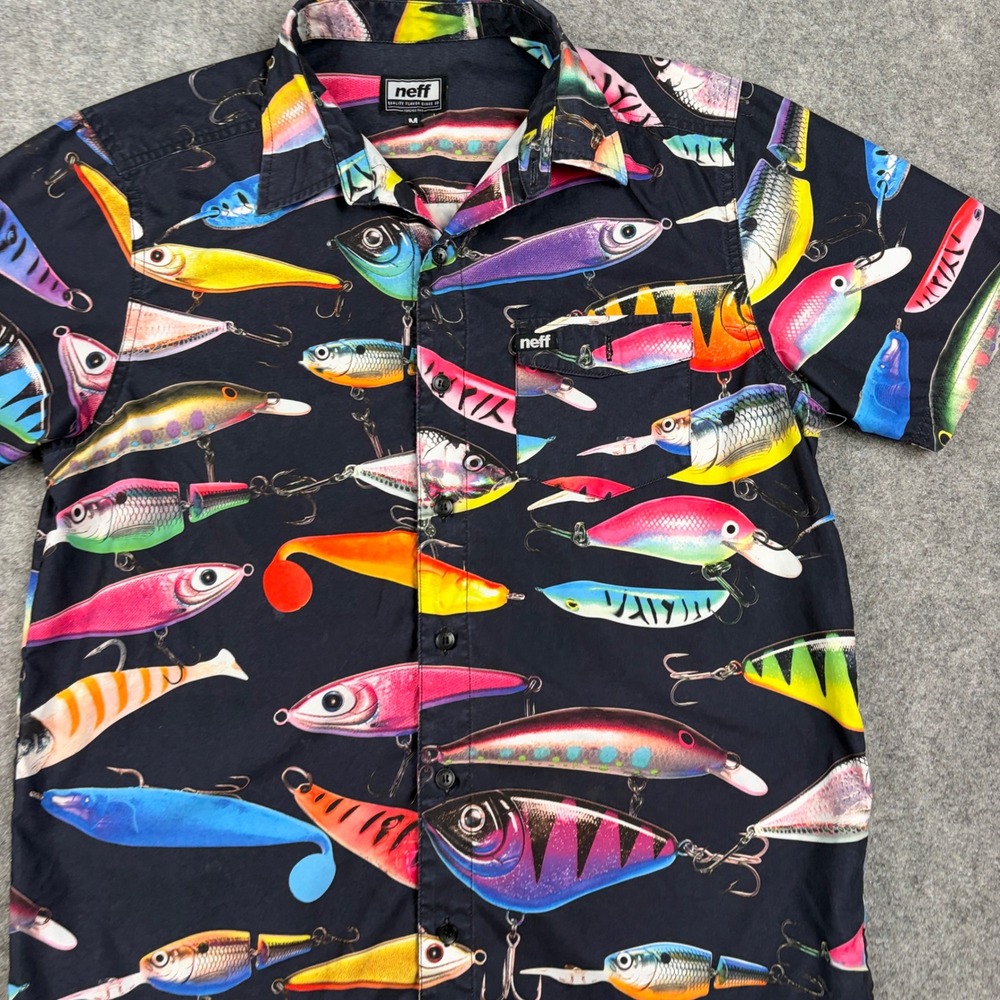 Neff Button Up Shirt Mens Medium Fishing Lure Print Short Sleeve Outdoors AOP - Picture 3 of 9